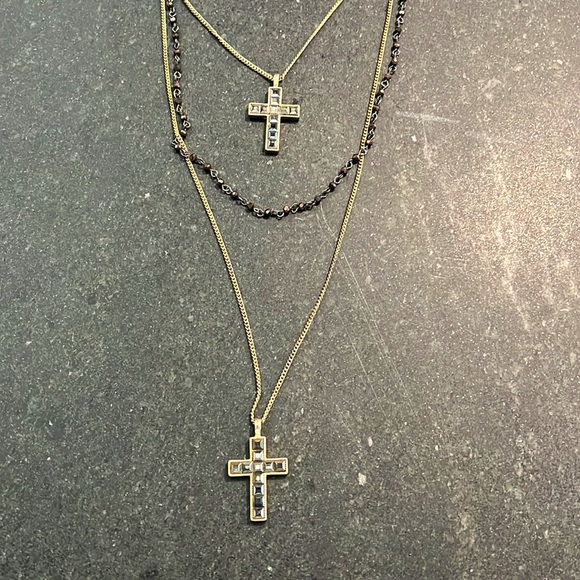 Express cross layered necklace - Picture 2 of 2
